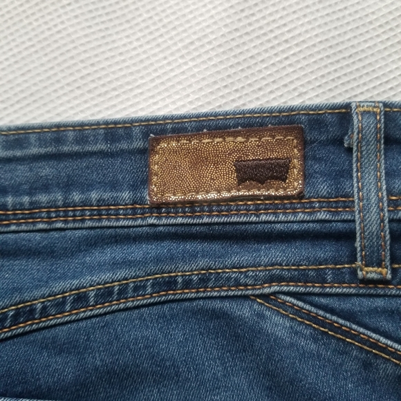 Levi's Slight Curvy Skinny Jeans - Picture 2 of 4